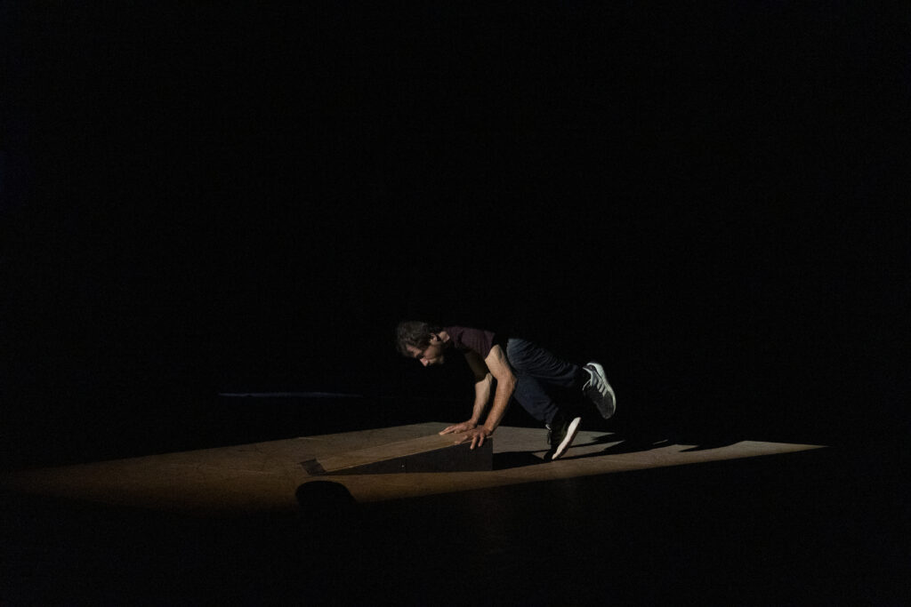 ©2025 Amandine Laurent | ©2025 Mond’en scène | SKATEx · Festival Les Friches Bruxelles · Felix Rapela, Simon Loiseau, Marion Menan